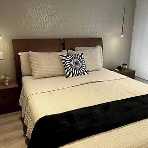 https://luxury-comfy-suite-near-la-carolina-park.hotelsquito.com